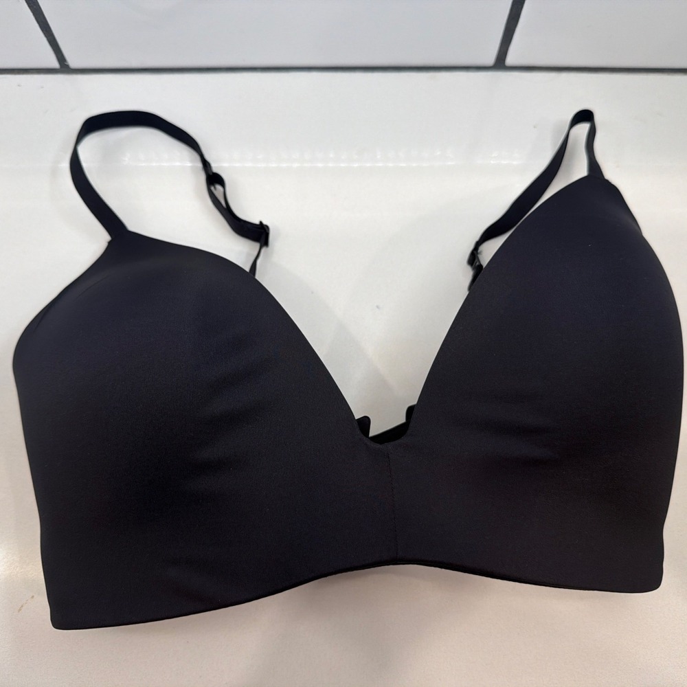 SKIMS Wireless Form Push-Up Plunge Bra in the Black  32DD NEW!